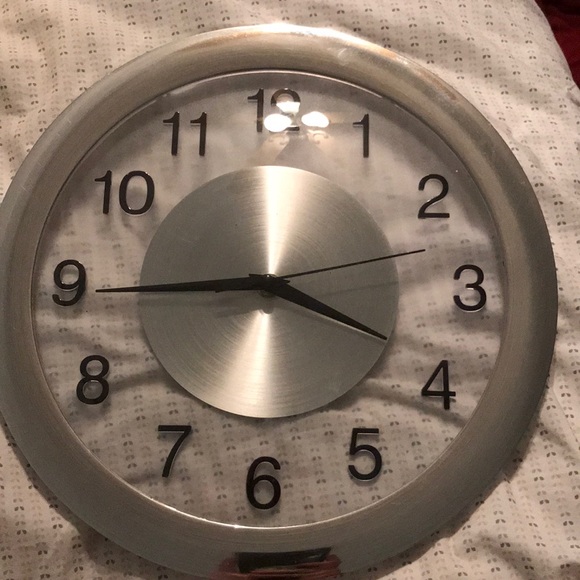 Clock - Picture 1 of 1